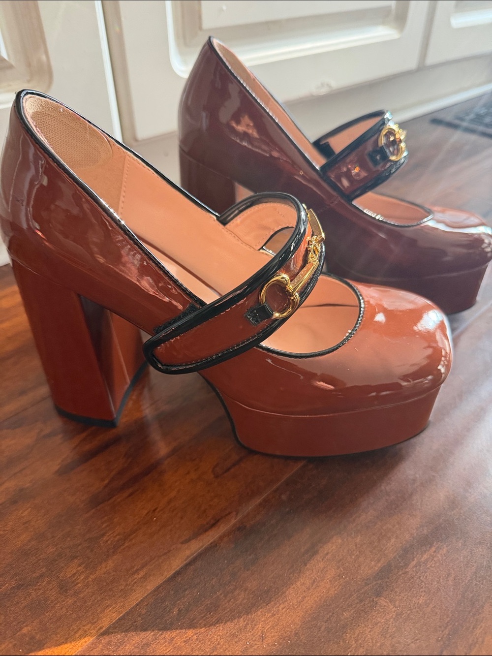 Patent Platform MERRORI Heels in Cognac Brown